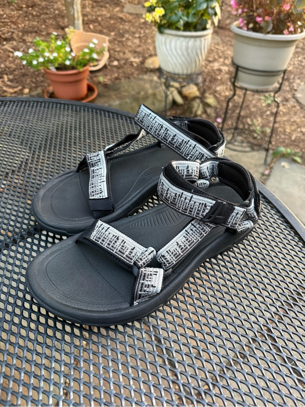 LIKE NEW- Teva Men’s Hurricane XLT2 Sandal
